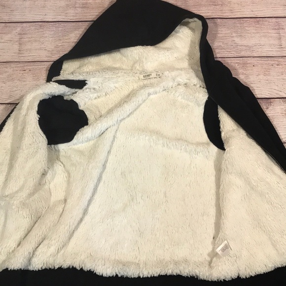 SOLD Old navy medium faux fur lined jacket hoodie - Picture 3 of 4